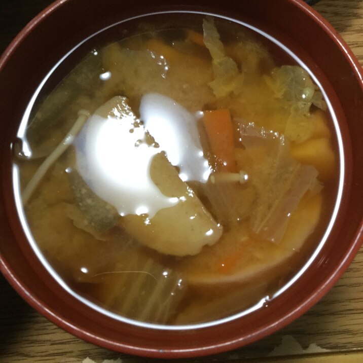 味噌汁（白菜、えのき、人参、ネギ、玉ねぎ、蒲鉾）